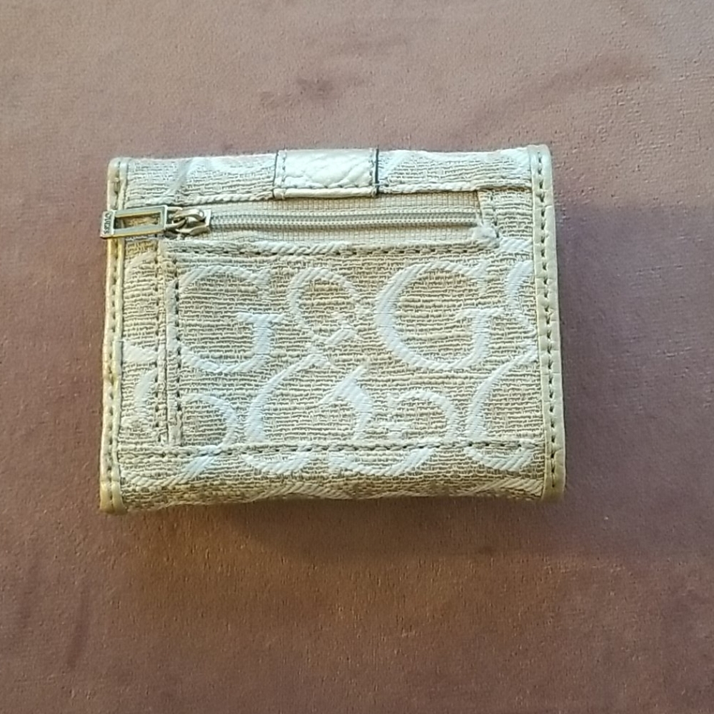 Guess Small Wallet - Picture 3 of 3